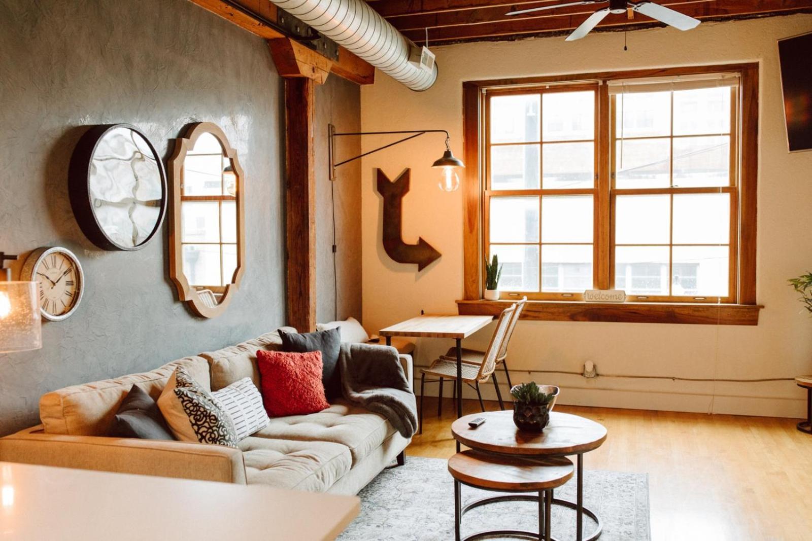 Apartment Broken Clock *